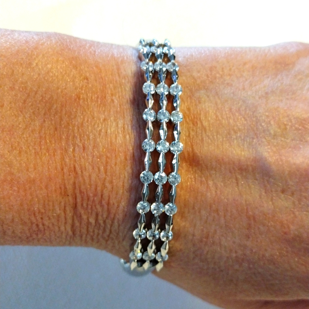 Beautiful silver and diamonds bracelet.
